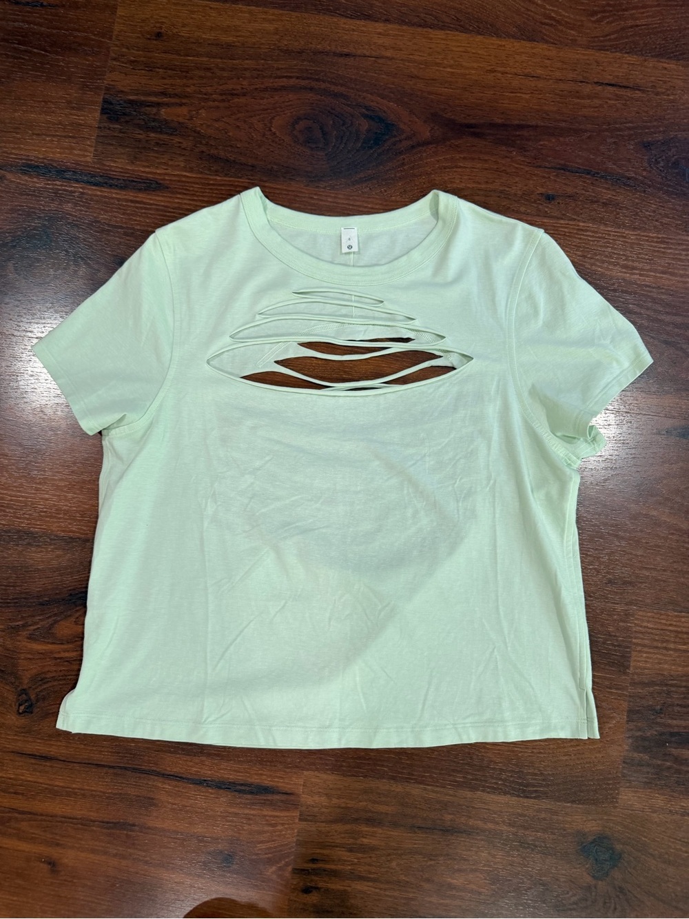 Lululemon women's cut out grunge classic fit cropped t-shirt mint color Sz 8